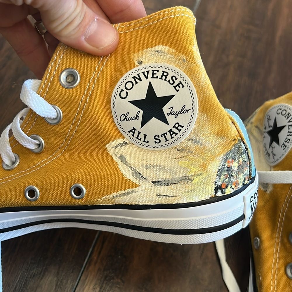 Custom painted flowers Converse sneakers size 7 in EUC one of a kind - Picture 6 of 11